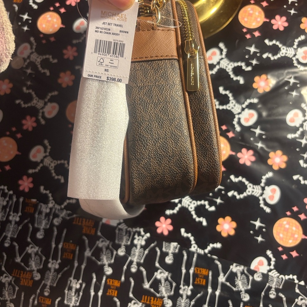 NWT!!!! Michael Kors Jet Set Travel Bag Brown with gold hardware - Picture 4 of 9